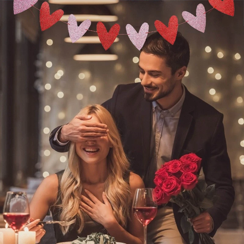 Красный сердца и буквы с Днем Святого Валентина баннер для свадебного оформления