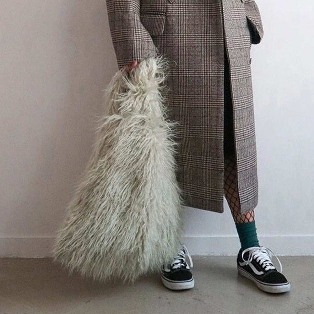 

Fashion Fluffy Plush Women Shoulder Bag Designer Faux Fur Bags for Women Large Capacity Tote Winter Soft Plush Handbag and Purse