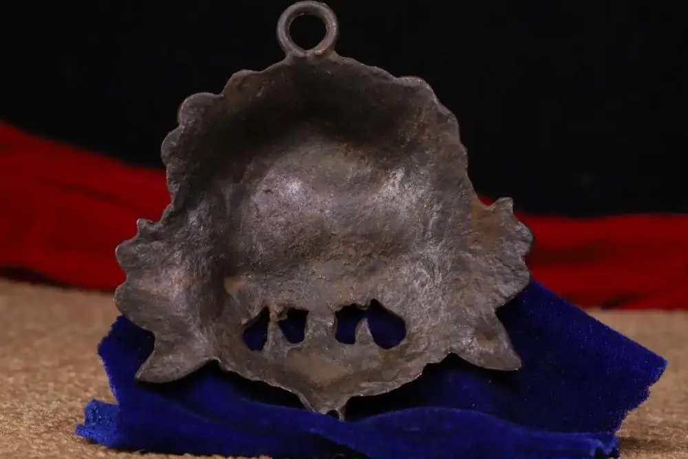 

wedding decoration Old Copper tires are hand-beating, chiseled, and painted with a portrait of King Kong mask