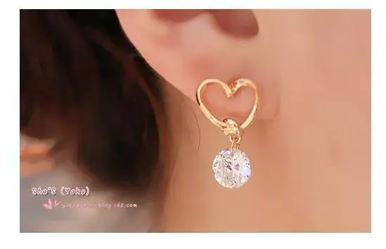 Корейские серьги гвоздики в виде Золотого сердца с ажурным кристаллом современные модные аксессуары