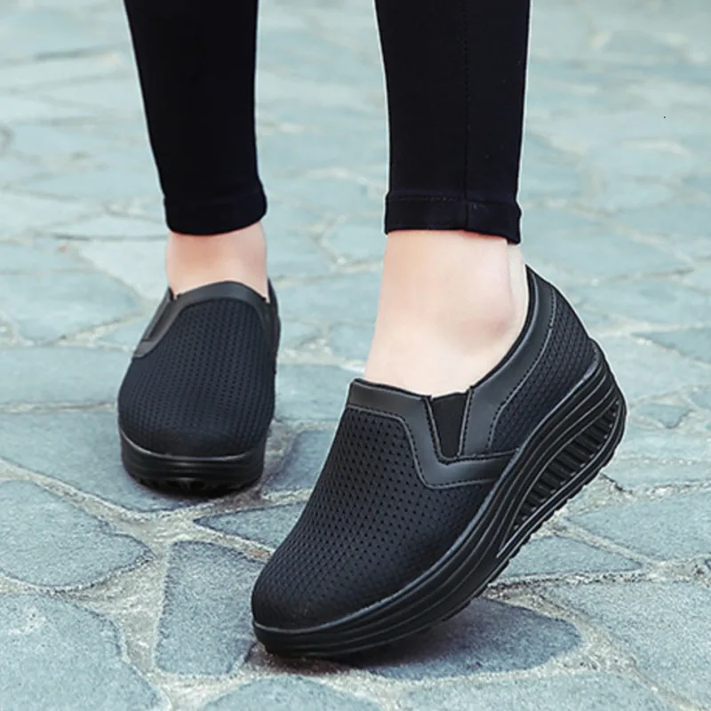 Женские кроссовки с амортизирующим эффектом увеличивающие рост на платформе 5 см