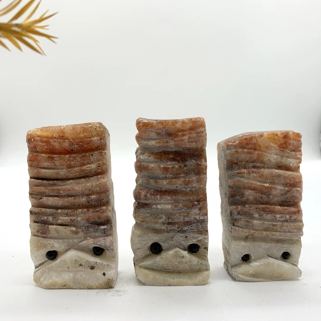 

Natural Tricolor Calcite Stone Pork Quartz Hedgehog Ornaments Hand Carved Stones Purification Office Decoration Healing Stones