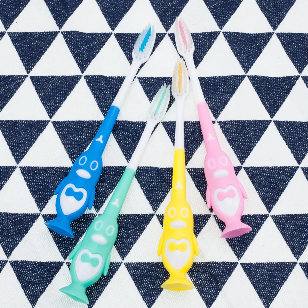 Детская зубная щетка с нескользящей ручкой Мягкая в форме пингвина инструмент