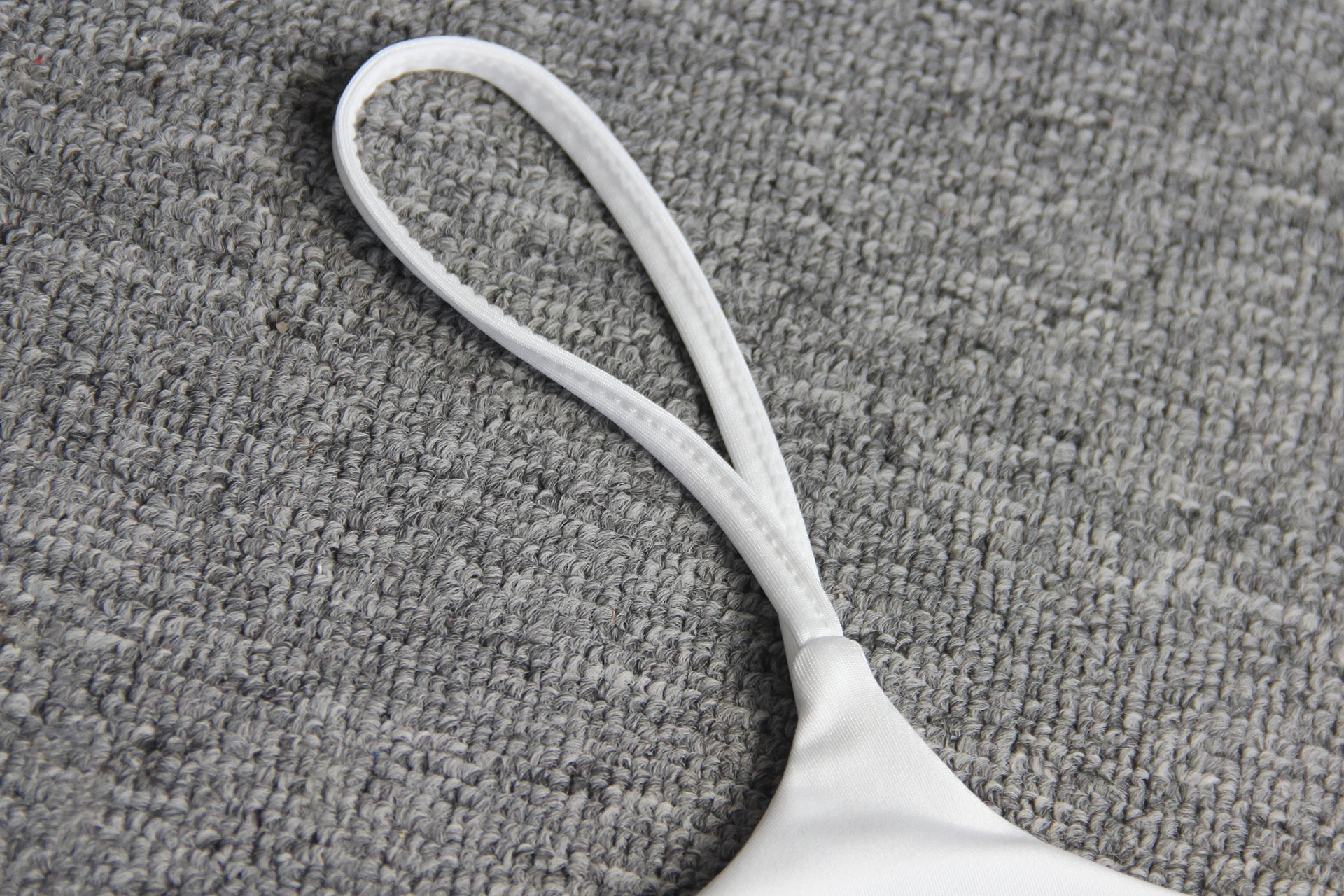 

Mature simple solid color dress sexy one-shoulder strap dress club party beauty back pleated skirt