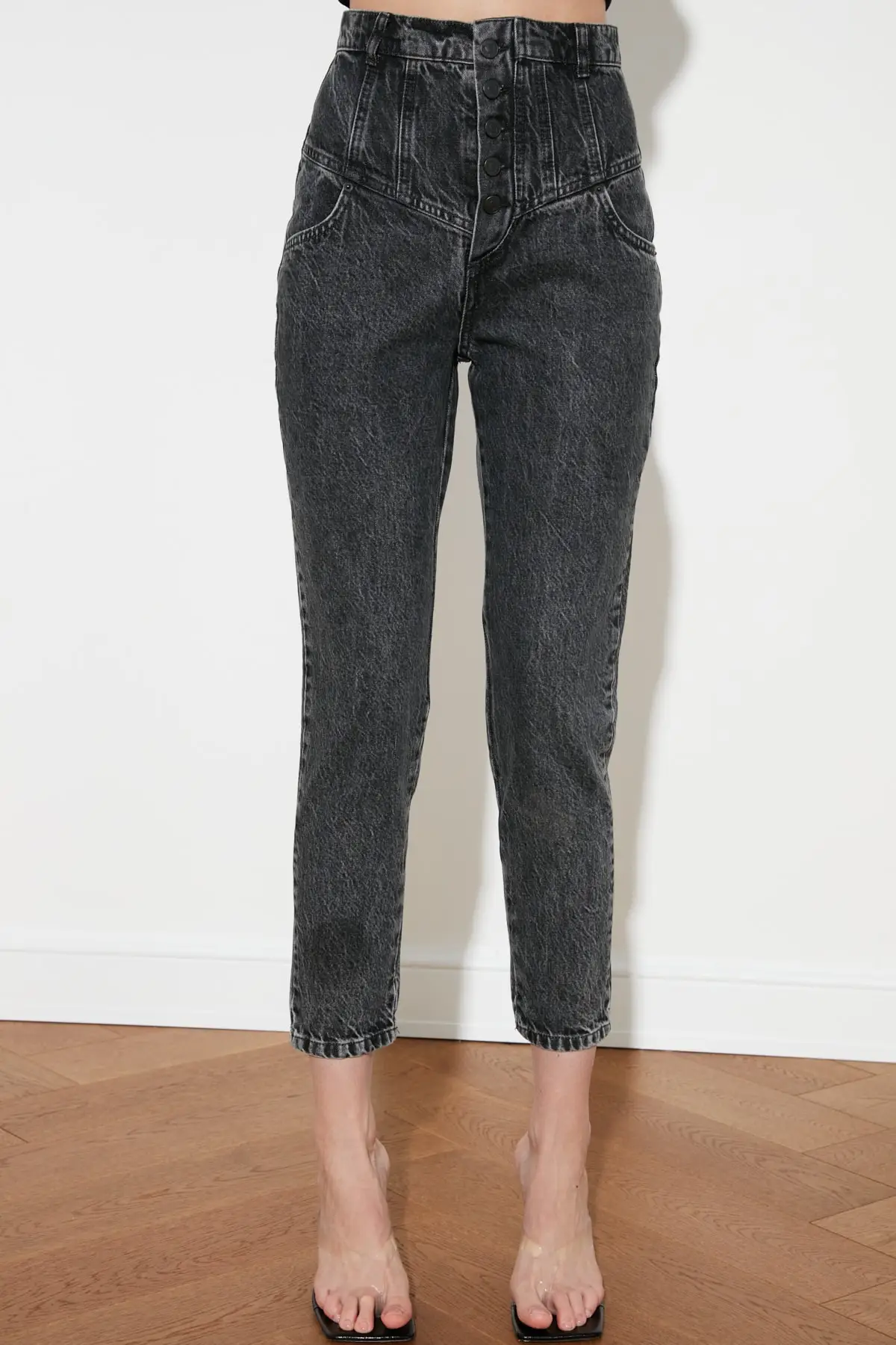 

Trendyol Front Button Detail at Waist High Bel Mom Jeans TWOSS21JE0494
