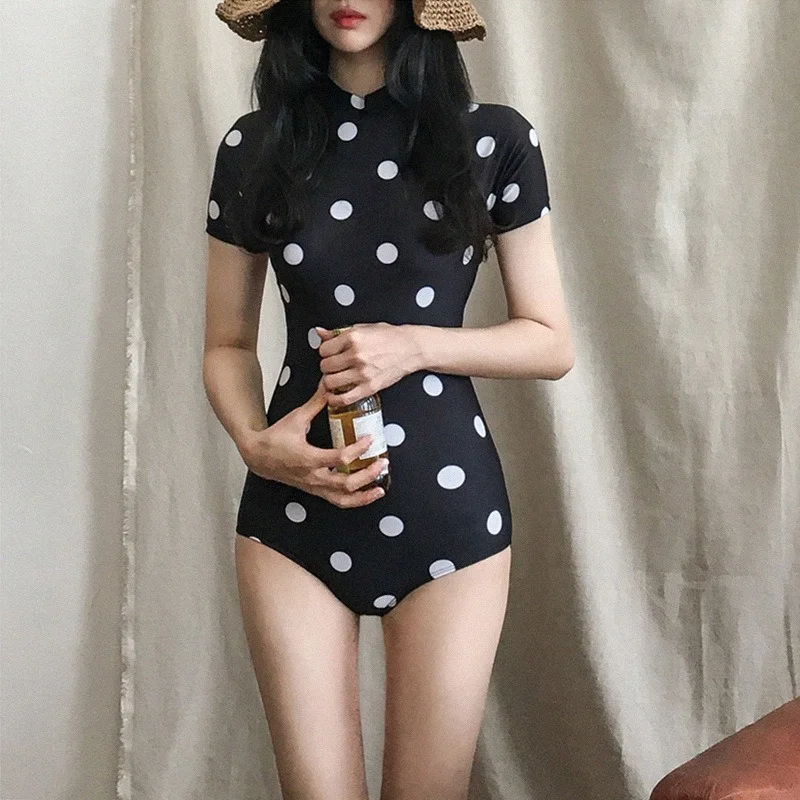 Korean retro fresh polka dot short-sleeved conservative cover belly slimming triangle one-piece hot spring swimsuit women