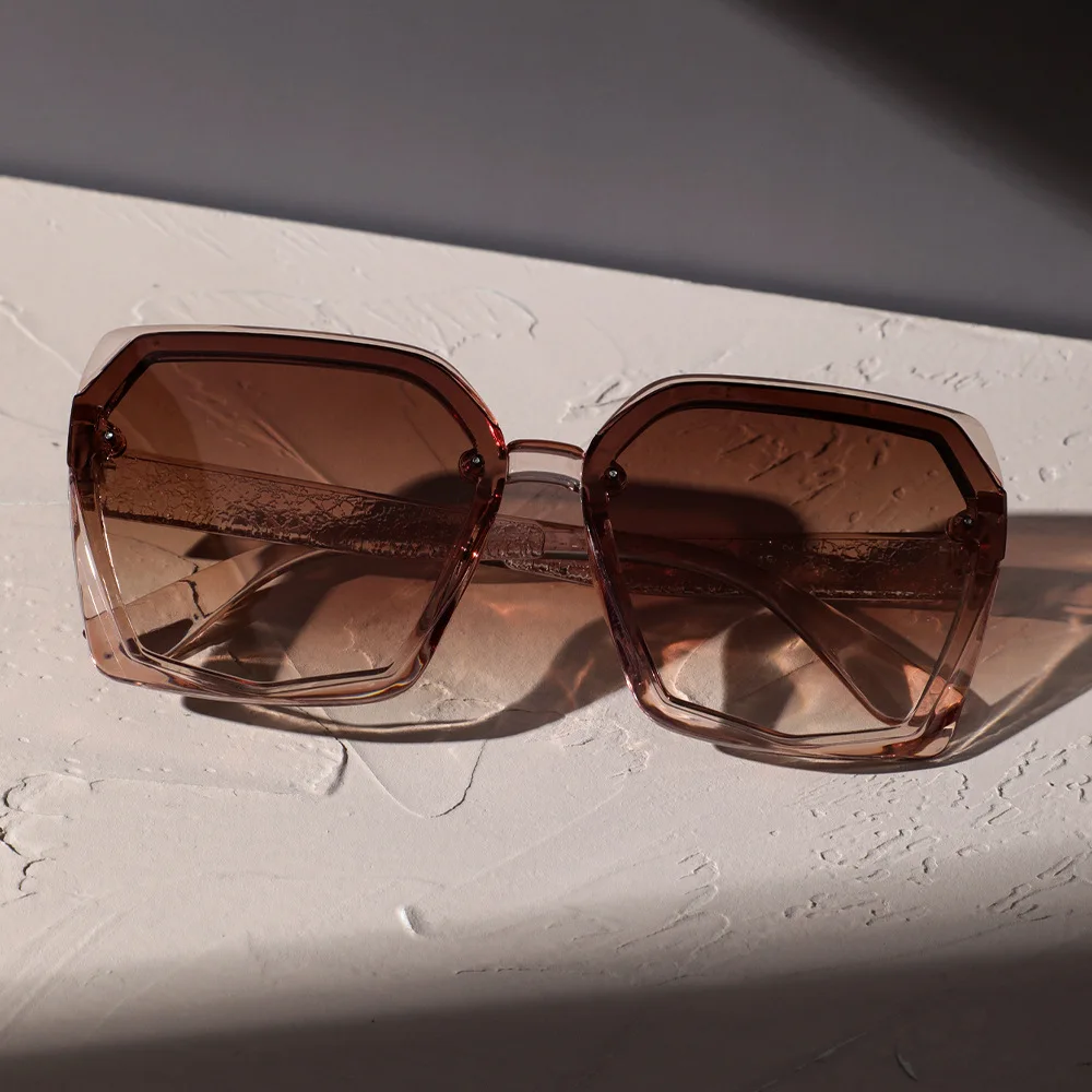 Солнцезащитные очки в большой оправе цвета шампанского | Аксессуары для одежды