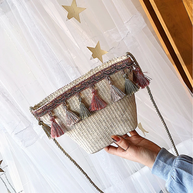 

Female Handmade Woven Rattan Beach Bags Crossbody Ladies Shoulder Messenger Bucket Fashion Summer Tassel Straw Women Bags