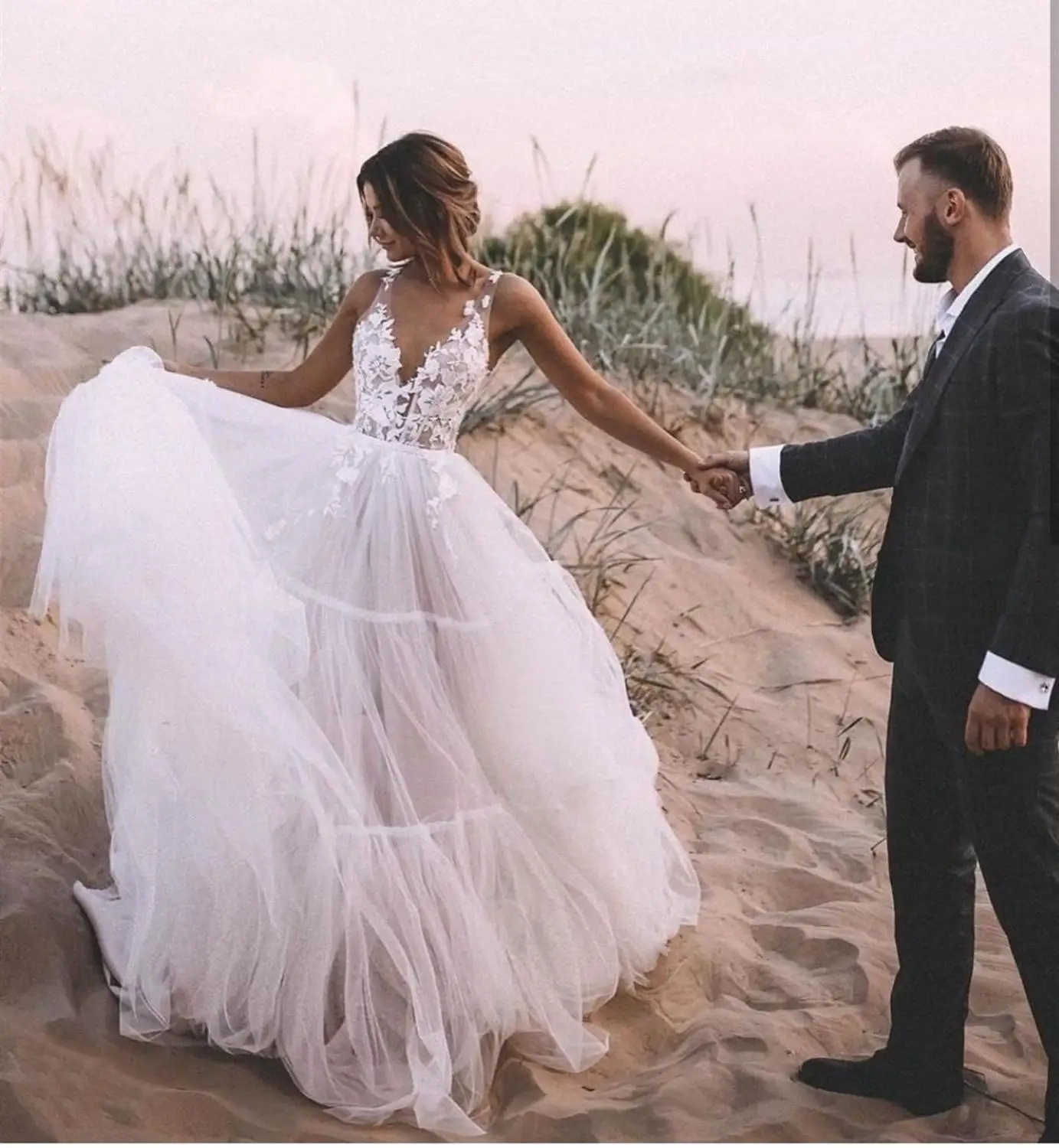 Кружевное простое свадебное платье в стиле бохо с V образным вырезом Тюлевое без