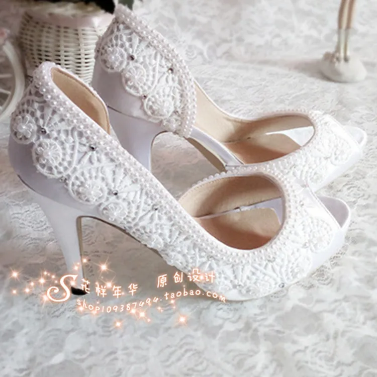 

Атласные свадебные туфли с открытым носком свадебные туфли свадебное платье фото Подружка невесты ремешок на запястье жемчужные стразы на ...