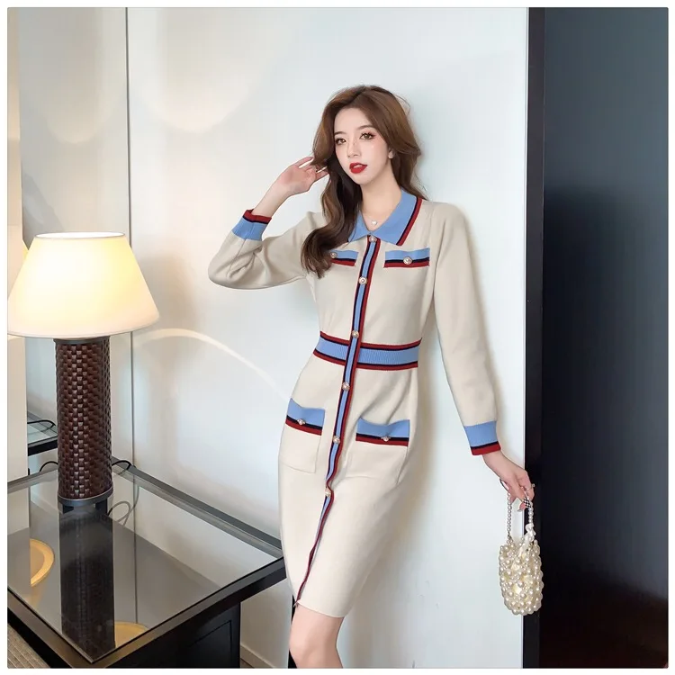 Элегантное женское трикотажное платье на пуговицах шикарное осеннее белое