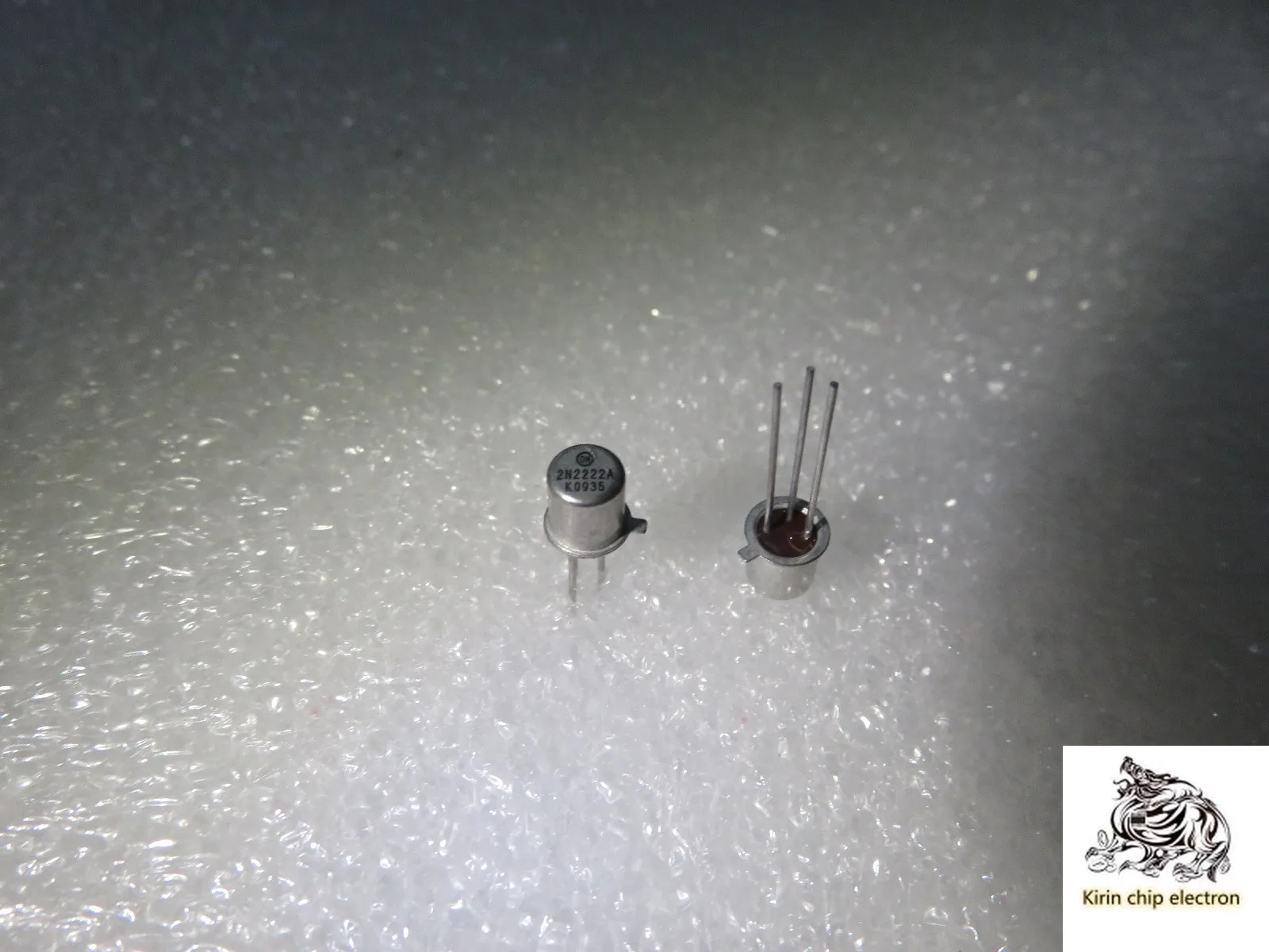 

1pcs / lot 2N2222A TO-18 small cap 0.8a/75v gold sealed triode brand new