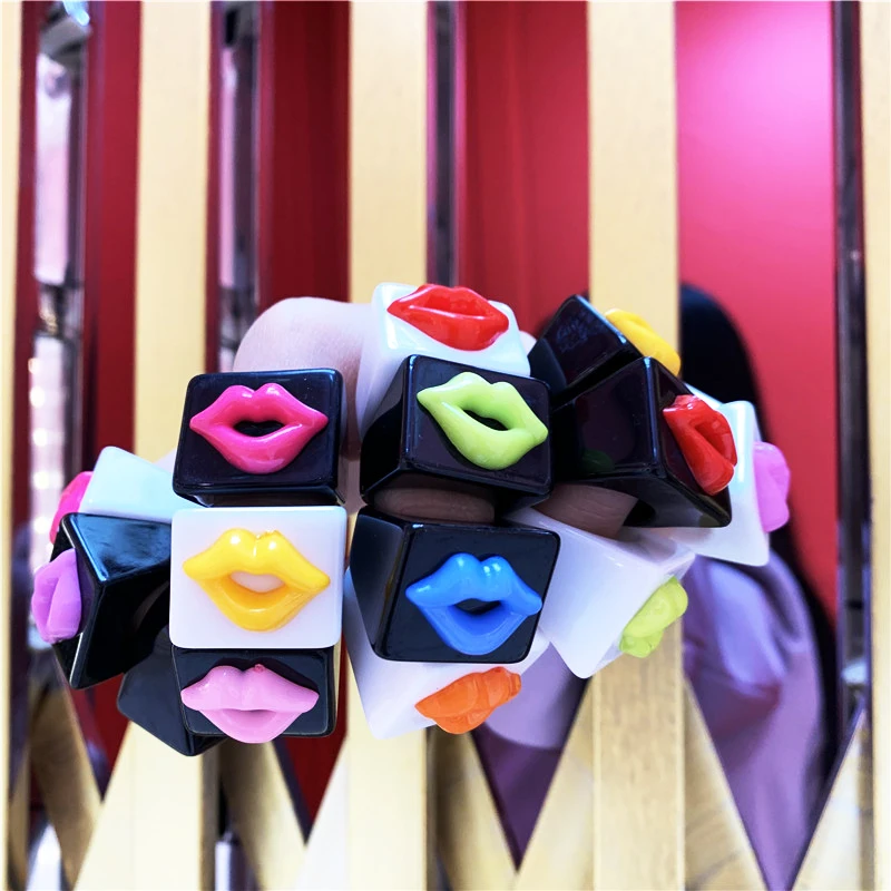 

2021 New Color Sexy Big Lips Ring Black White Thick Square Geometric Resin Rings Diameter Is 17mm Jewelry Gift For Sister Girls