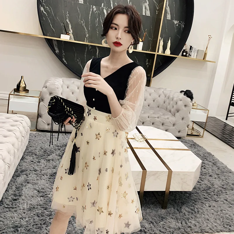 

Вечернее платье из тюля, черного цвета, со звездами, с V-образным вырезом