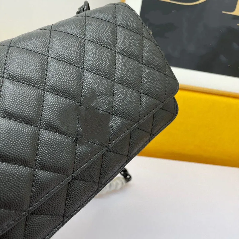 

Элегантная, стильная сумка-мессенджер с цепочкой высокого качества с изысканным дизайном, кожа толстая, мягкая и изящная