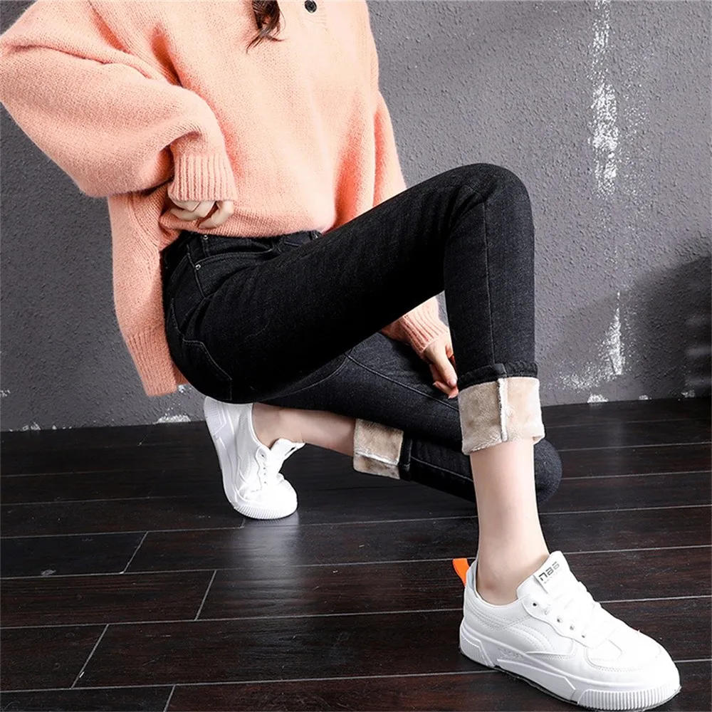 Зимние джинсы с высокой талией женские теплые из плотного бархата черные для мам