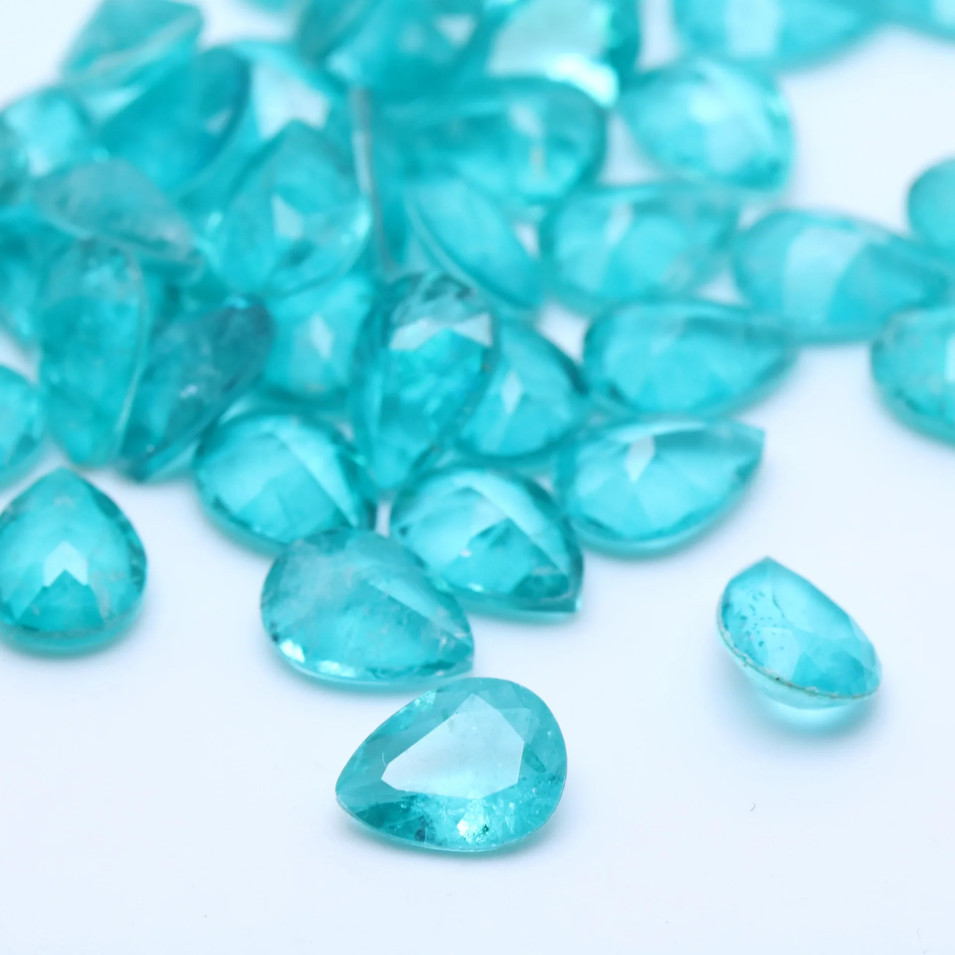 Турмалиновый драгоценный камень CSJ Paraiba огранка груши для самостоятельного