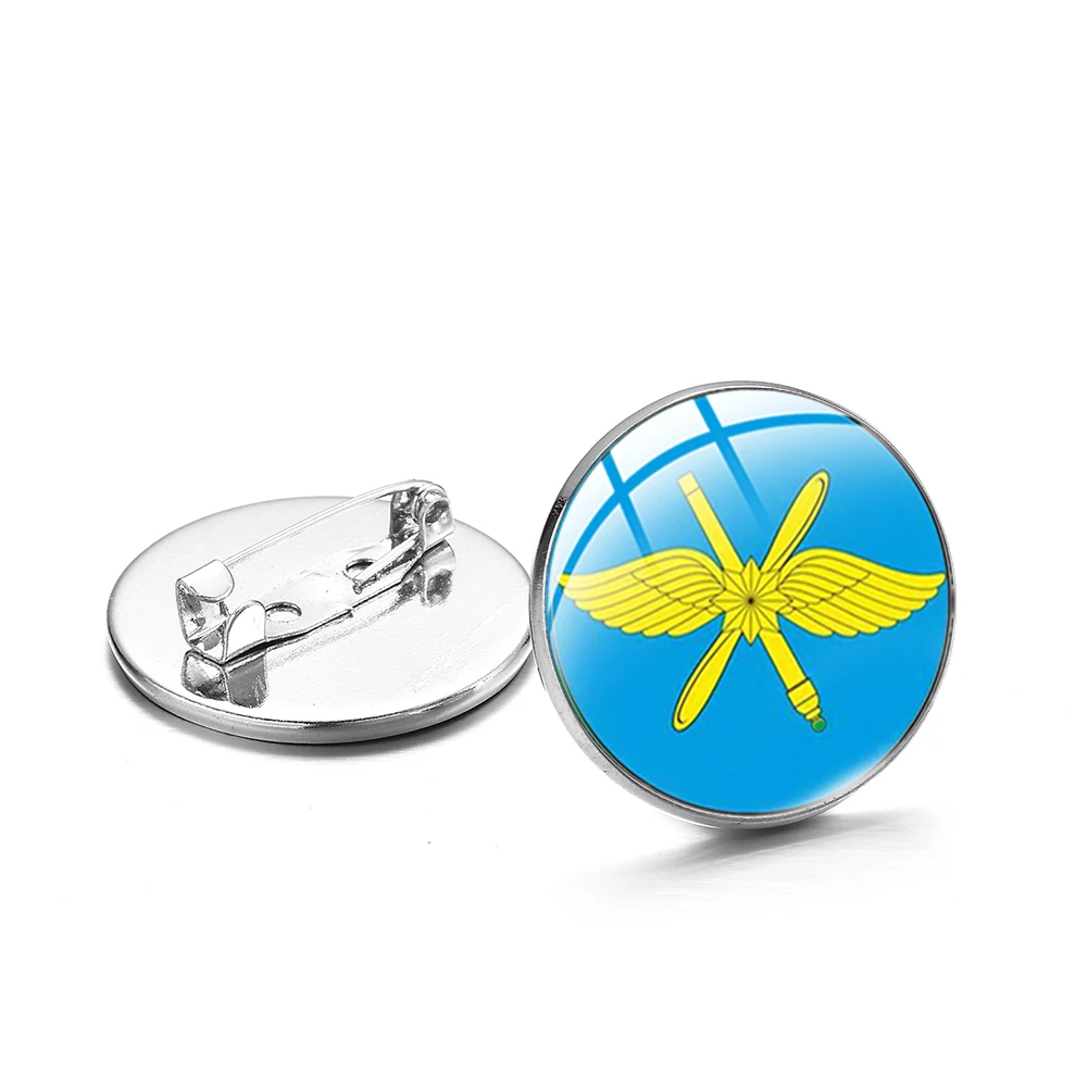 Брошь на булавке со стеклянным кабошоном в виде кабошона военно-воздушные силы