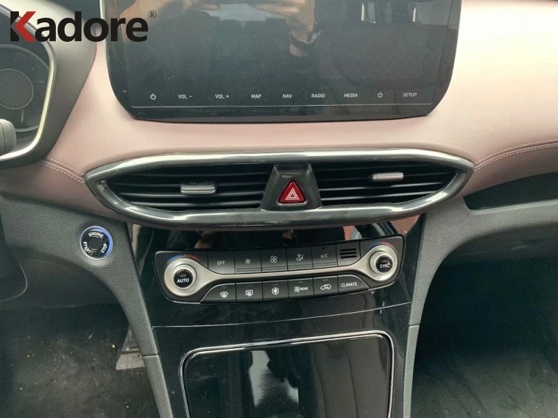 Декоративная накладка для салона автомобиля из углеродного волокна Hyundai Santa Fe 2019