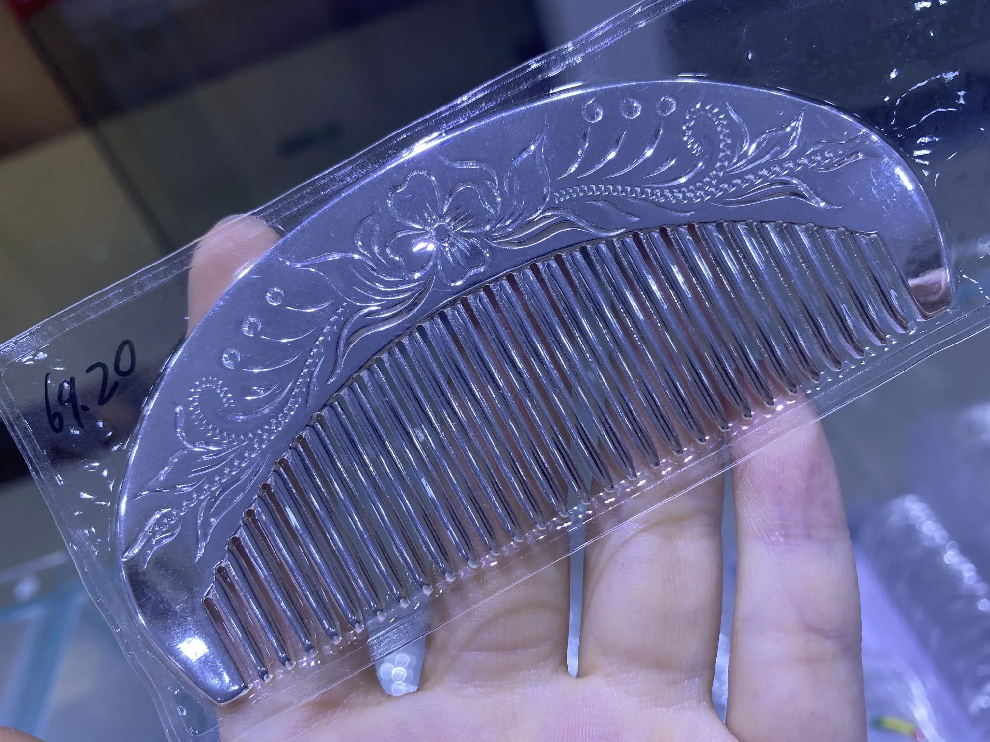 

The first choice for gifts during the festival, boutique hand-carved hair comb