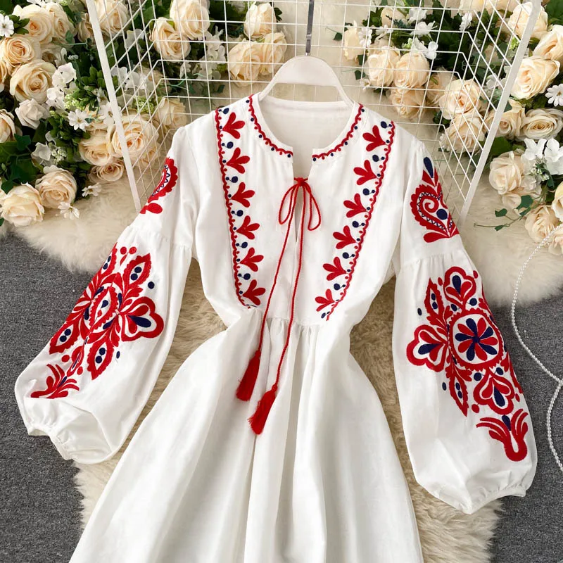 

Women Autumn Dresses Bohemian Embroidered Flower O-Neck Lantern Sleeve High Waist Pleated Dress All-match Female Vestidos GK393