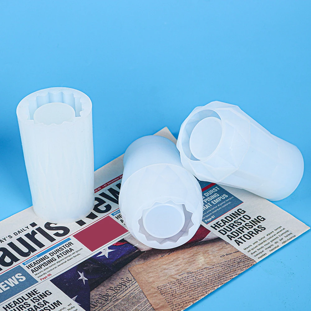 

Hand-Made DIY Home Decoration Crafts Epoxy Resin Vase Making Molds, 3 Styles Of Vase Silicone Molds Are Placed With Flowers