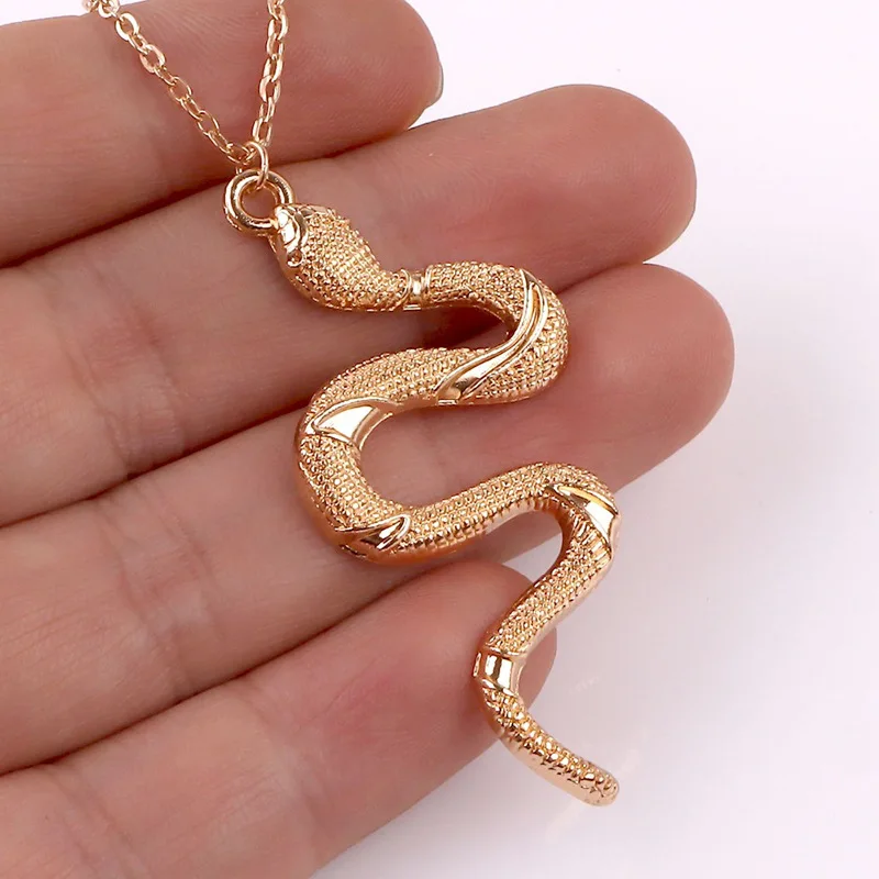 

2021 punk Snake Pendant Necklace Golden Silver Color Unquie Men Women Neck Jewelry Statement Pouplar Necklace Wholesale