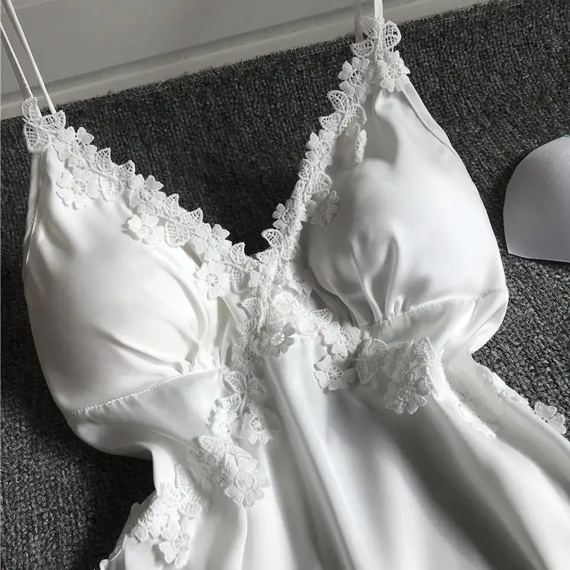 Пижама женская атласная из 2 предметов комплект с майкой и шортами пикантная