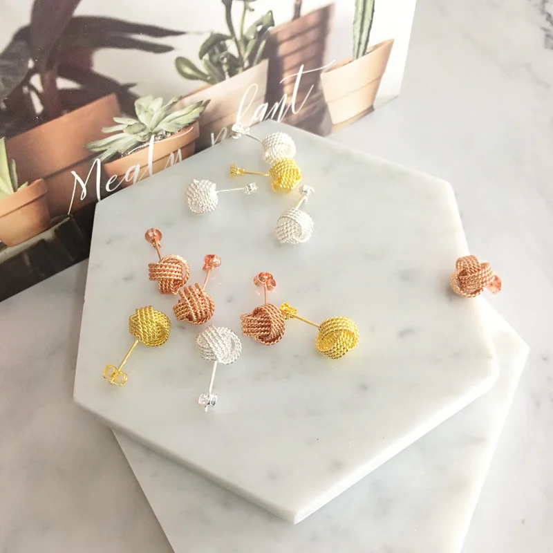 Женские сережки-гвоздики Twisted Love с узлом и шариком высококачественные Сережки