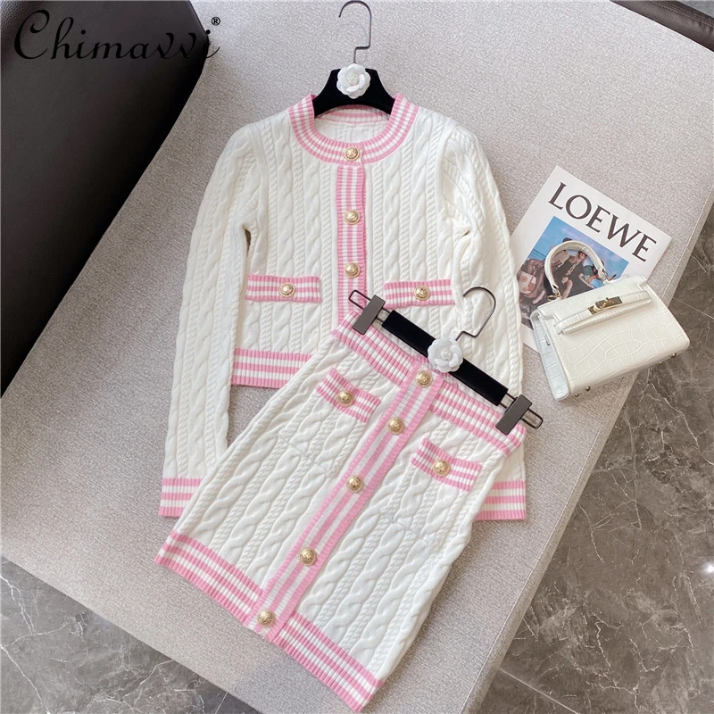 

2021 Autumn Winter Women's 2pcs Fashion Sweet Brass Buckle O-Neck Long Sleeve Cardigan High Waist Hip Skirt Knitting Oufit