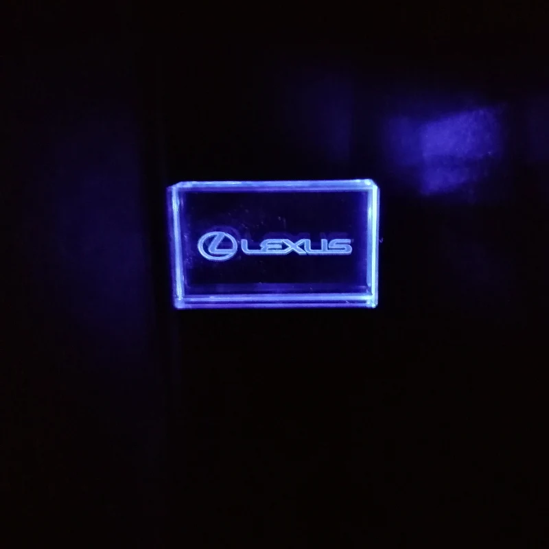 Lexus автомобильный брелок с логотипом модель белого и желтого цвета синий красный