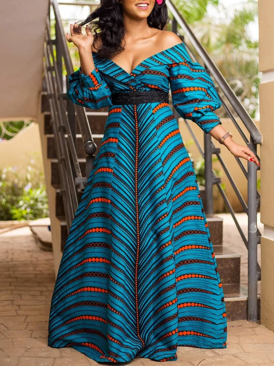 Женское длинное платье с открытыми плечами голубое винтажное макси принтом