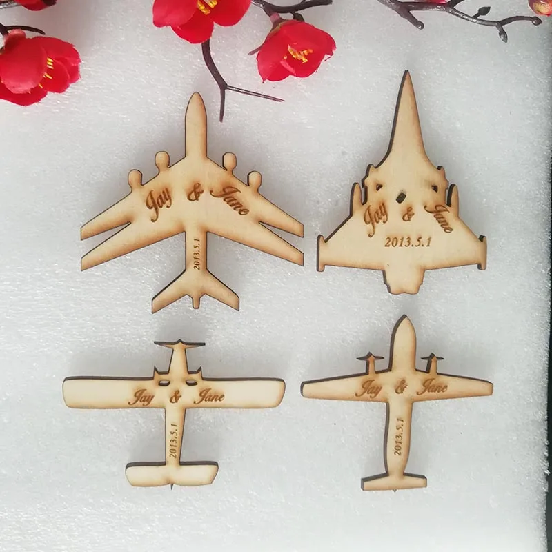 Бирки с гравировкой в виде самолета на деревянной основе 50 шт. центральные столы |