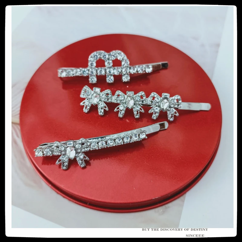 

2021 Crystal Gemstone bow Hair Clips M Letter for Women Retro Geometric Barrettes Hairpin Girl Hair Accessories Fashion Jewelry