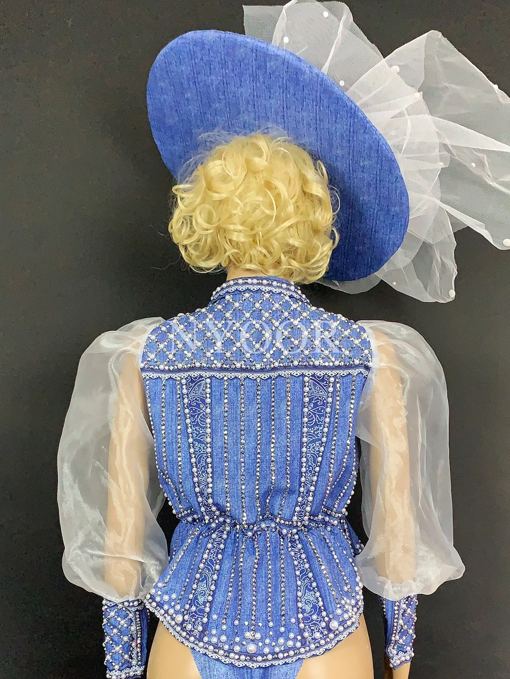 Сверкающие стразы комплект джинсовой куртки и шорт убор для головы с кружевами