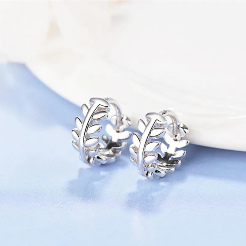 Женские серьги в виде листьев очаровательные Серебряного и золотого цвета