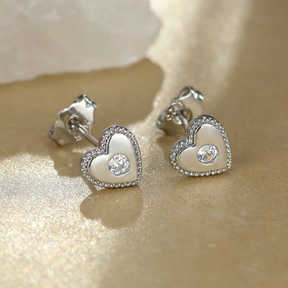 

Cute Silver Heart Stud Earrings for Women Fashion Sweet Zircon Earrings Bridal Wedding Jewelry Charms Friends Birthday Gift