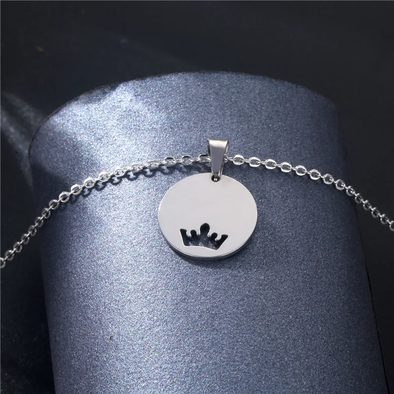 

Crown Clavicle Chain Necklace for Women Men Girl Fashion Stainless Steel Hollow Out Queen Jewelry Present Gifts Wholesale 2021