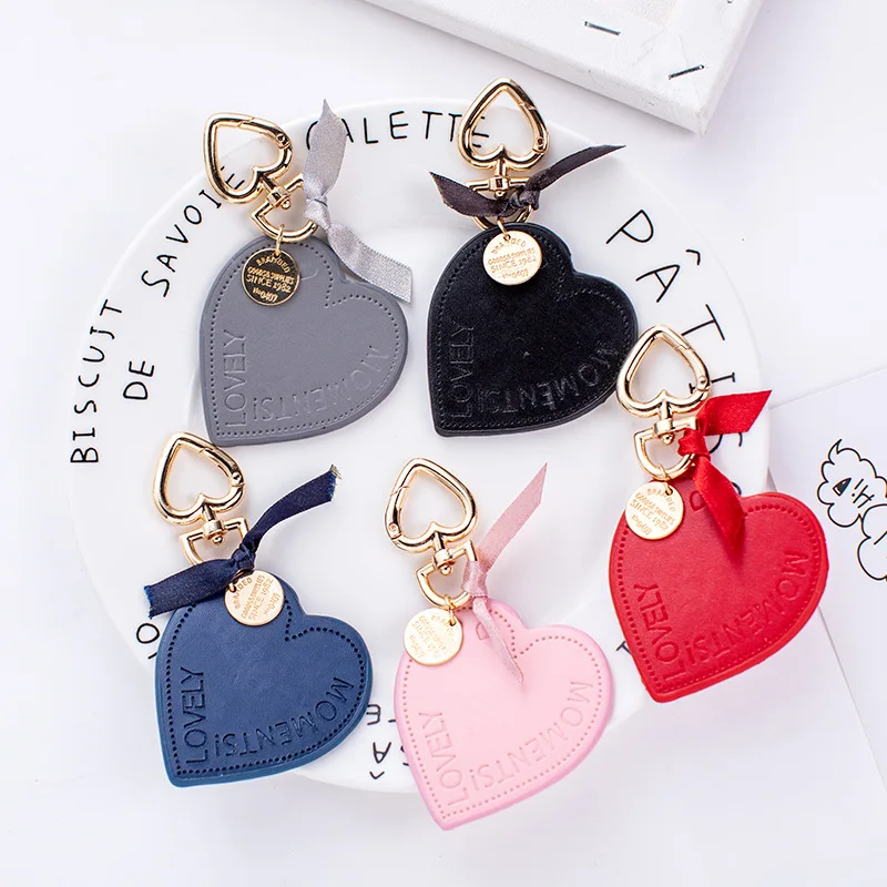 

2021 New Exquisite KeyChains Fashion Leather Love Sweet Is A Key Chain Lovers Bag Pendant Accessories KeyRings