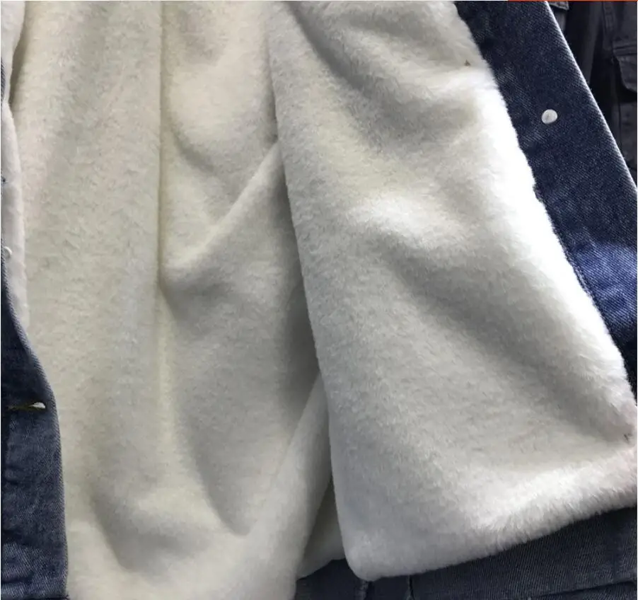 Женская джинсовая куртка с капюшоном и воротником из искусственного меха теплая