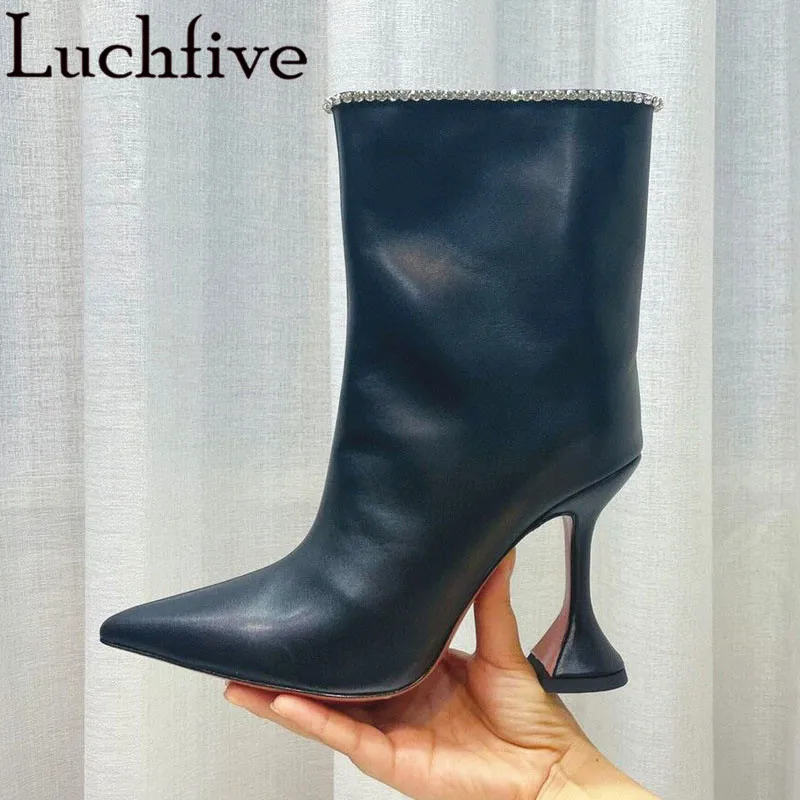 

Женские ботильоны из натуральной кожи с кристаллами на высоком каблуке с острым носком