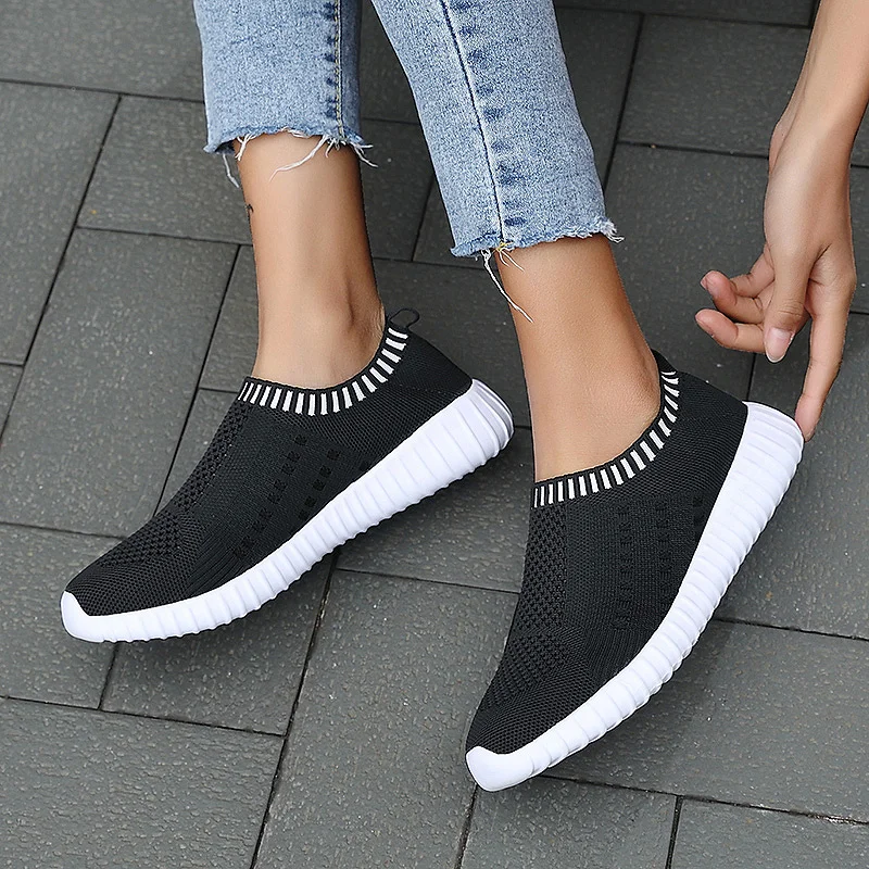 

Women Vulcanized Shoe 2021 Round Toe Light Comfortable Breathable Casual Flats Women Sneakers Socks Shoes Plus Size Dropshipping