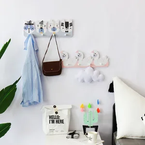 Скандинавские деревянные Мультяшные крючки, креативные настенные украшения для детской спальни, держатели для хранения, звезда, лебедь, автомобильный узор, стеллажи для пальто