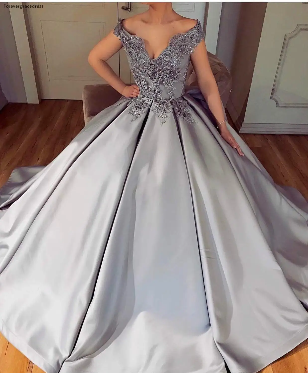 

2019 Sexy Prom Dress Arabic V-Neck Lace Appliques Long Formal Holidays Wear Graduation Evening Party Gown Custom Made Plus Size