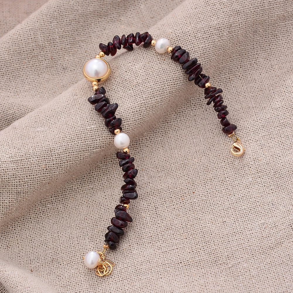 Женский браслет ручной работы с натуральным пресноводным жемчугом и гранатом |