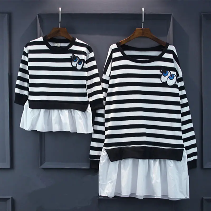 Черно белые полосатые платья для мамы и дочери подходящая одежда дочки семейный