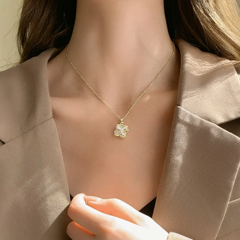 

Rotating four-leaf clover necklace titanium steel female light luxury micro-inlaid zircon hot sale clavicle chain popular jewelr