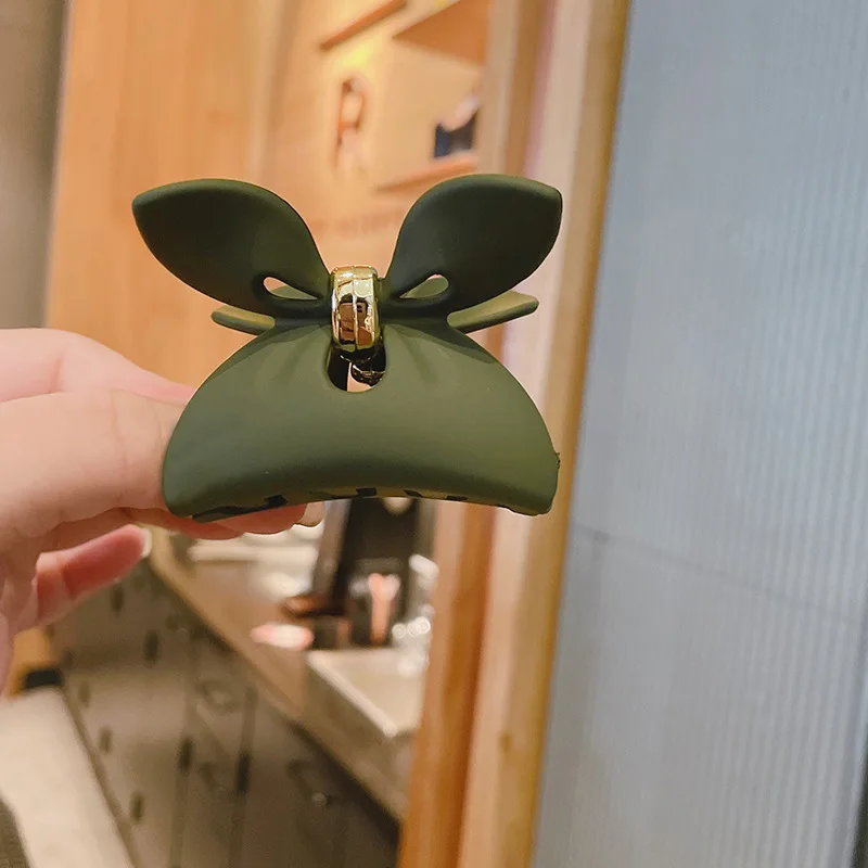 

Hair clip on the back of the head bathing hair clip large disc hair shark clip clip headdress hair volume hair clip female