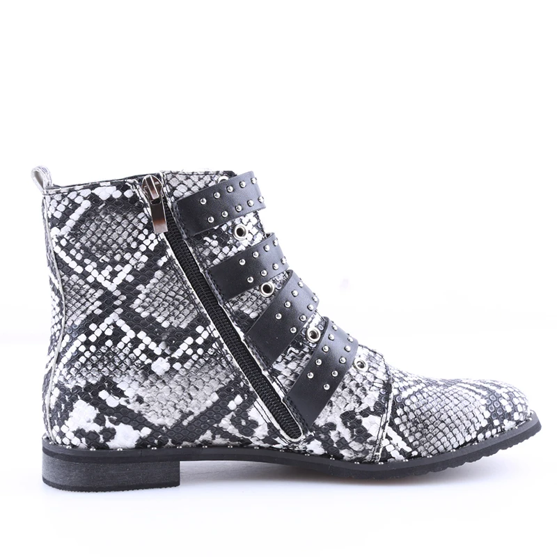 Зимние ботинки мартинсы из искусственной кожи с высоким верхом на плоской