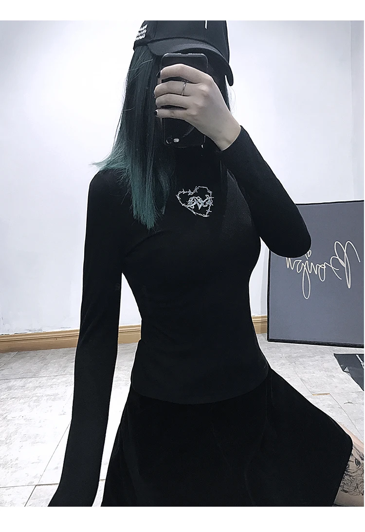 Женская готическая футболка Ruibbit черная однотонная облегающая с длинным рукавом